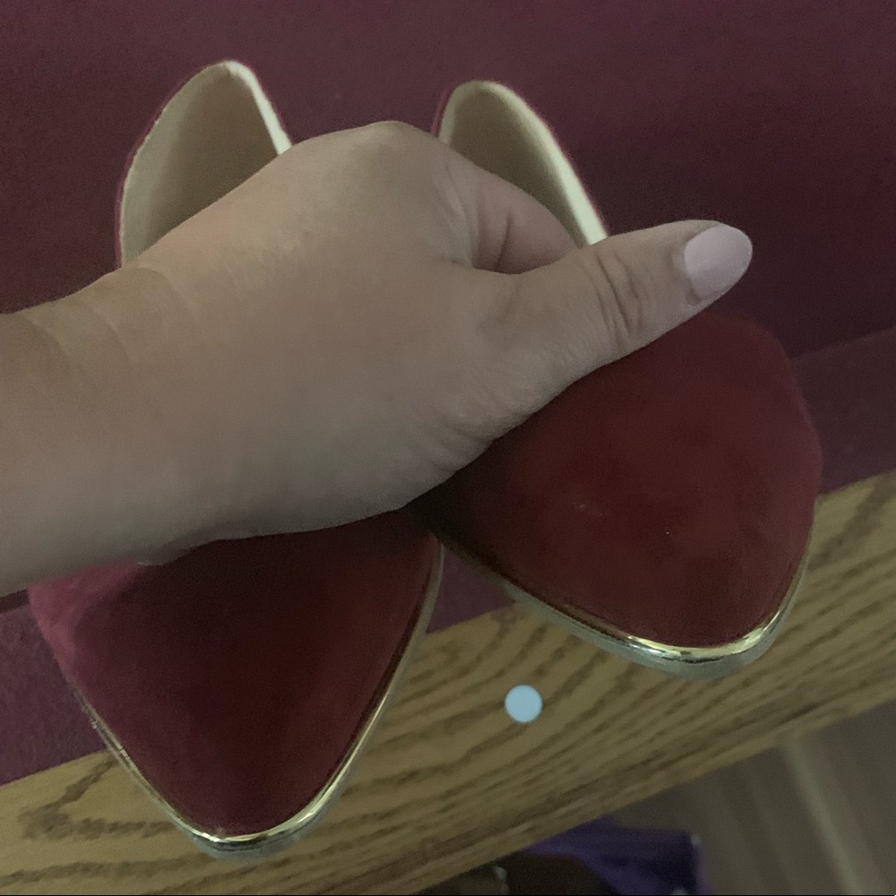 Red flats gold pointed toe - Picture 5 of 5